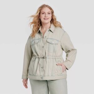 Woman’s Cinched Waist Trucker Denim Jacket Vintage Wash